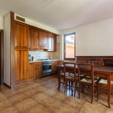 Mysa - Charming With Lake View Apartment